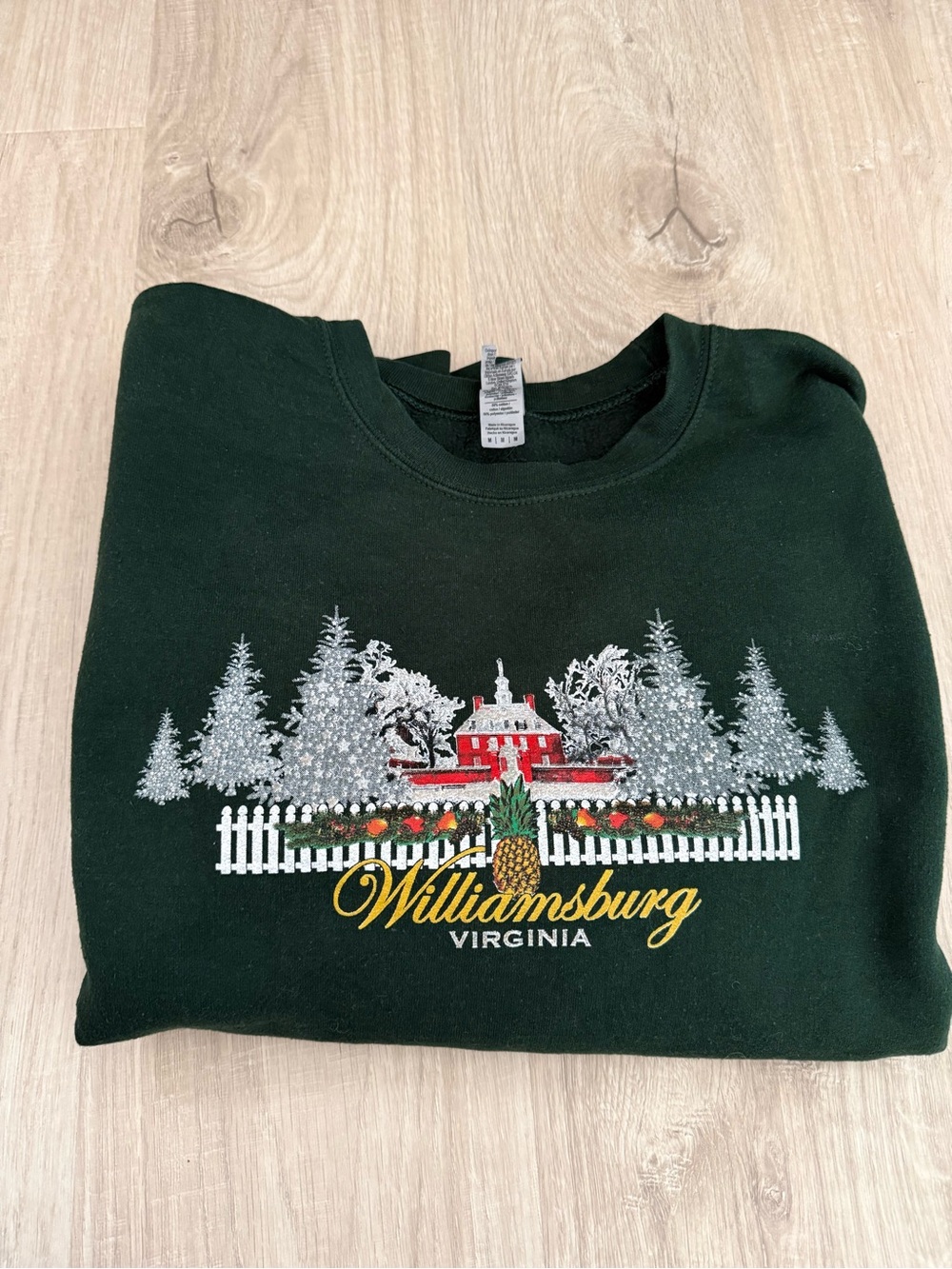Vintage Winter Christmas Colonial Williamsburg Sweatshirt | Forest Green*flaw M